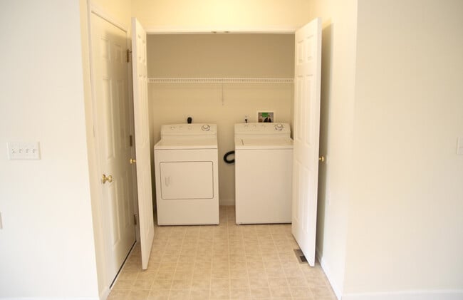 Building Photo - 104 Brookside Dr