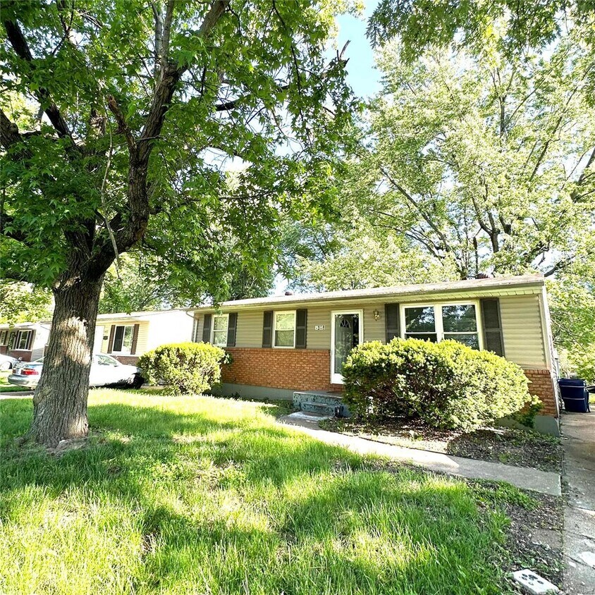 Primary Photo - 1388 Farmview Ave