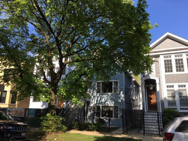 Foto del edificio - 3421 N Bell Ave