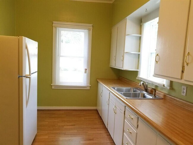 *Foto de unidad similar* - 180 E Scott St