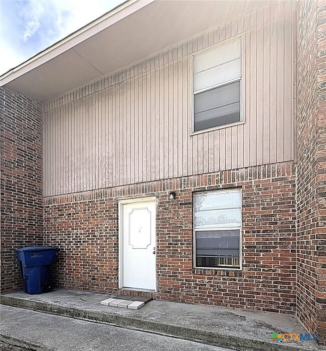 Building Photo - 402 S 2nd St