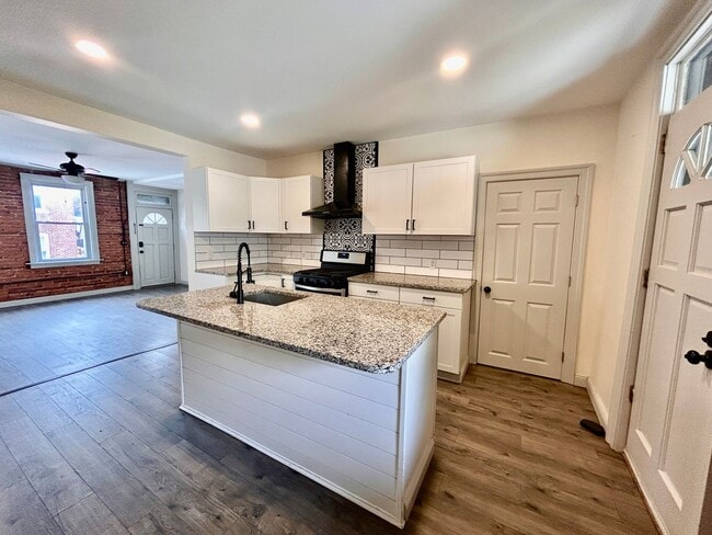 Foto del edificio - Charming 3 Bedroom Lancaster Home with Yard and Laundry Hookups!