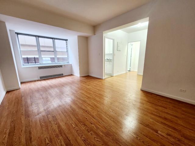 Foto del edificio - 0 bedroom in Rego Park NY 11374