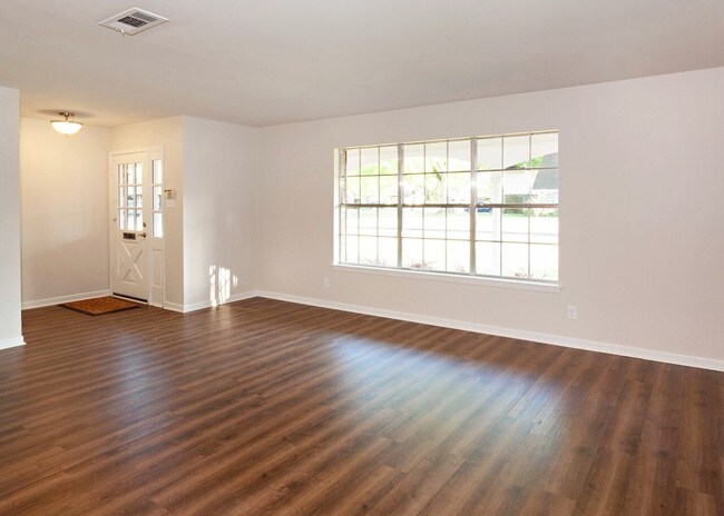 Foto del edificio - 5530 Bellaire Ln