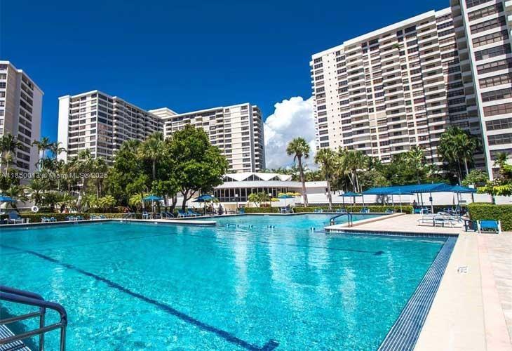 Foto principal - 600 Three Islands Boulevard