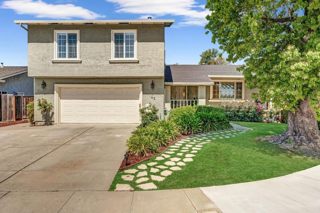 Foto principal - Upgraded 4 bed 2.5 bath home in San Jose. This is a must see!