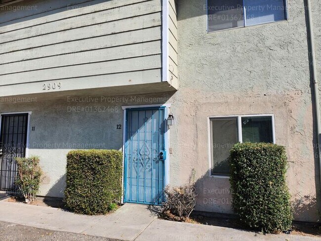 Foto del edificio - 2 bedroom 1.5 bathroom townhouse MOVE-IN S...