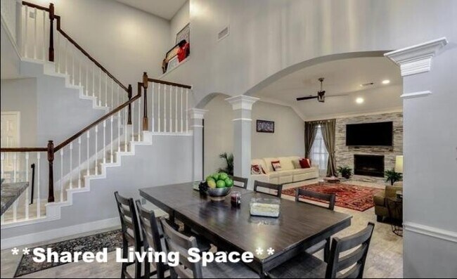 Building Photo - bedroom in San Fernando CA 91340