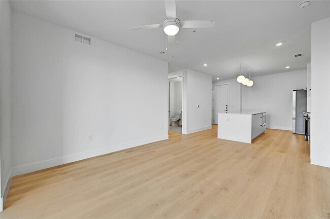 Building Photo - 1701 Simond Ave