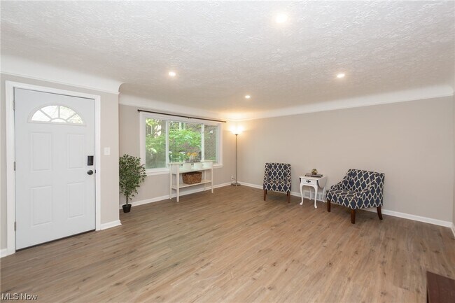 Building Photo - 2055 Fairview