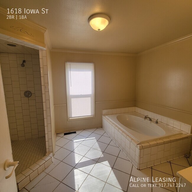 Building Photo - 1618 Iowa St