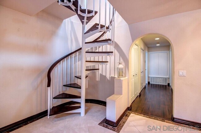 Building Photo - 2838 Torrey Pines Rd