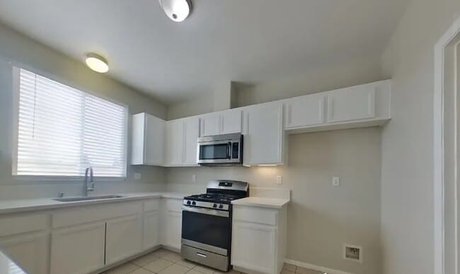 Foto del edificio - 740 Pino Ave