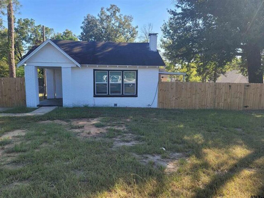 1320 W Oakwood St, Tyler, TX 75702 House Rental in Tyler, TX