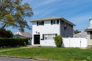 Building Photo - 42 Madison Dr