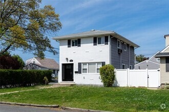 Building Photo - 42 Madison Dr