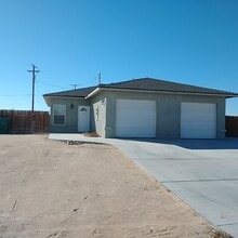 Building Photo - 10720 N Garibaldi Dr