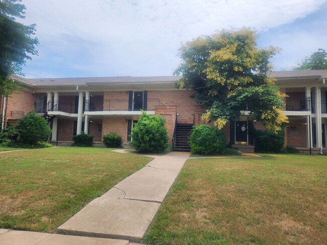 Building Photo - Afforadable 1 Bedroom Condo- Ready for new...