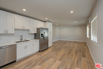 Building Photo - 4703 W St Charles Pl