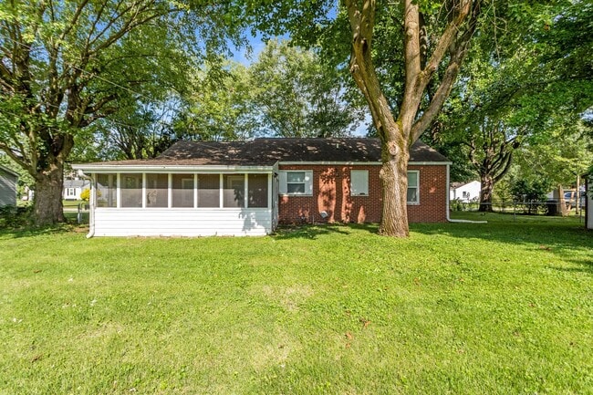 Building Photo - 1090 Rita Dr