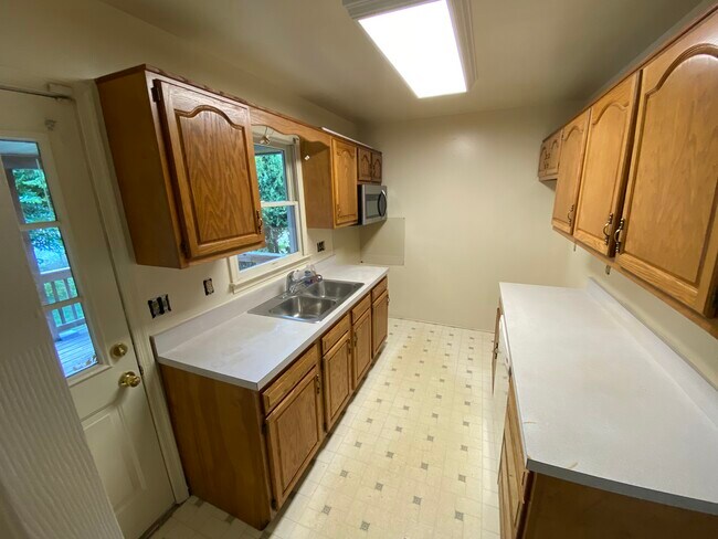 kitchen - 937 Chestnut St