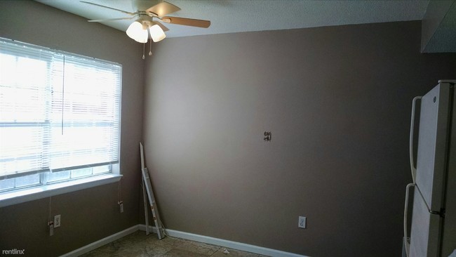 Building Photo - 108 Woodhouse Ln