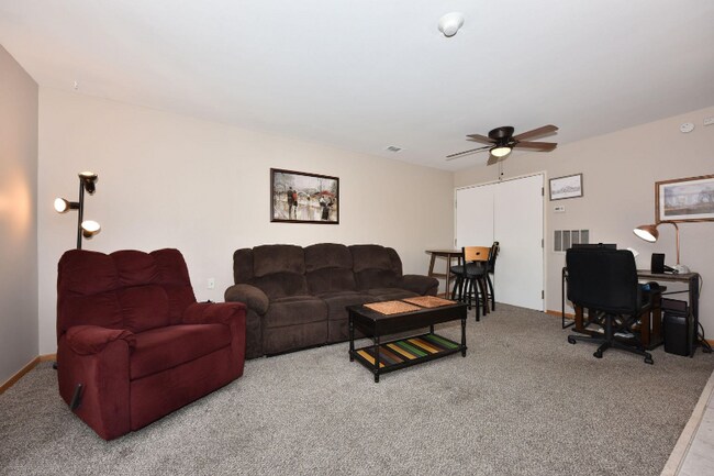 Building Photo - 9030 N Park Plaza Ct
