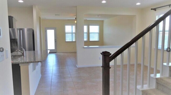 Foto del edificio - 704 Carillion Dr