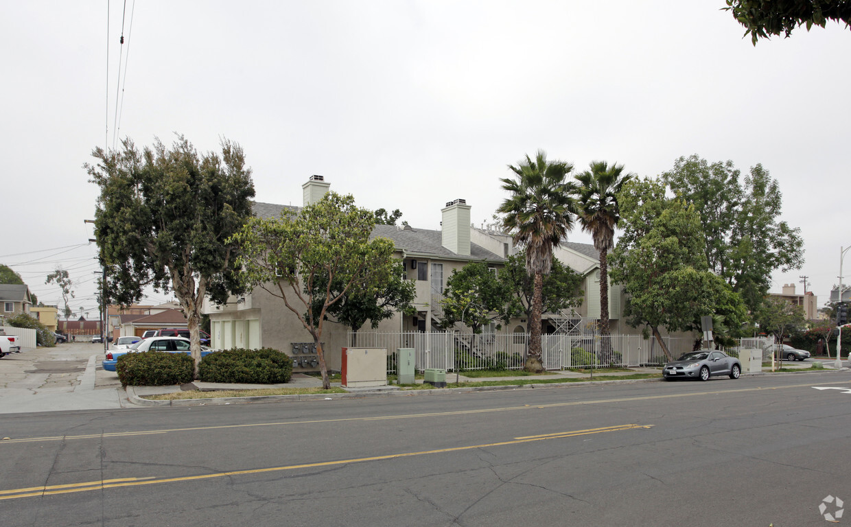Building Photo - 2403 Meade Ave