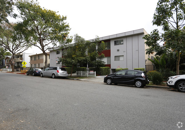 Building Photo - 1202 N Fuller Ave