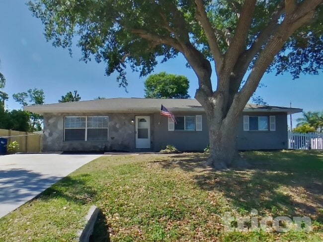 Building Photo - 407 43rd St Blvd W