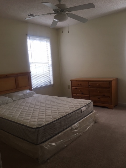 Building Photo - Condo In Beautiful Location