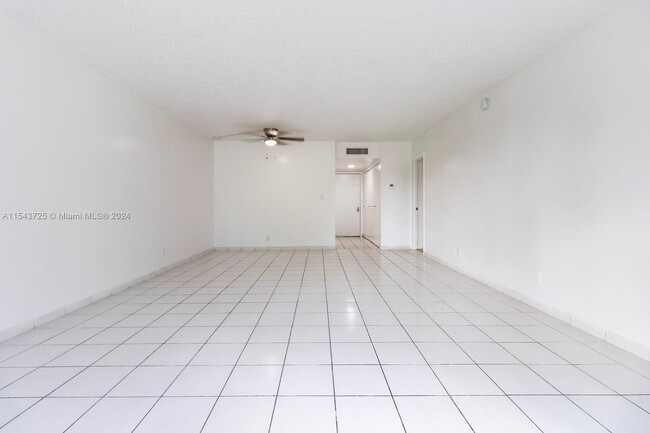 Foto del edificio - 2940 Forest Hills Blvd