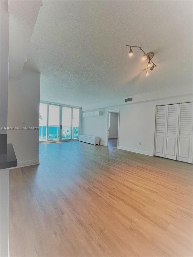 Building Photo - 7501 E Treasure Dr