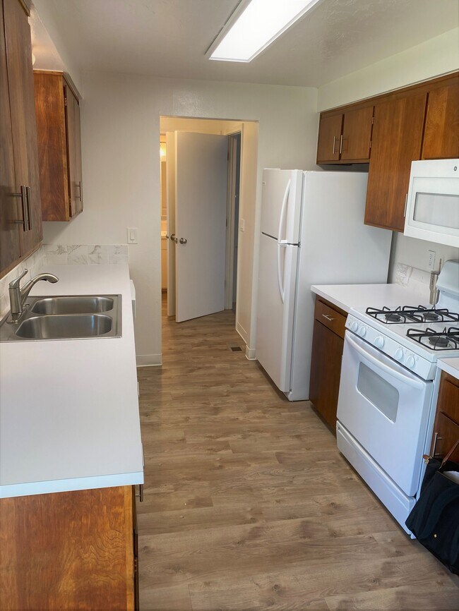 Foto del edificio - 1335 Fir Acres Dr