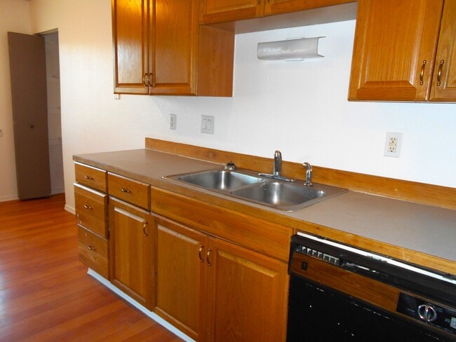 Building Photo - 1025 N Denis Ct