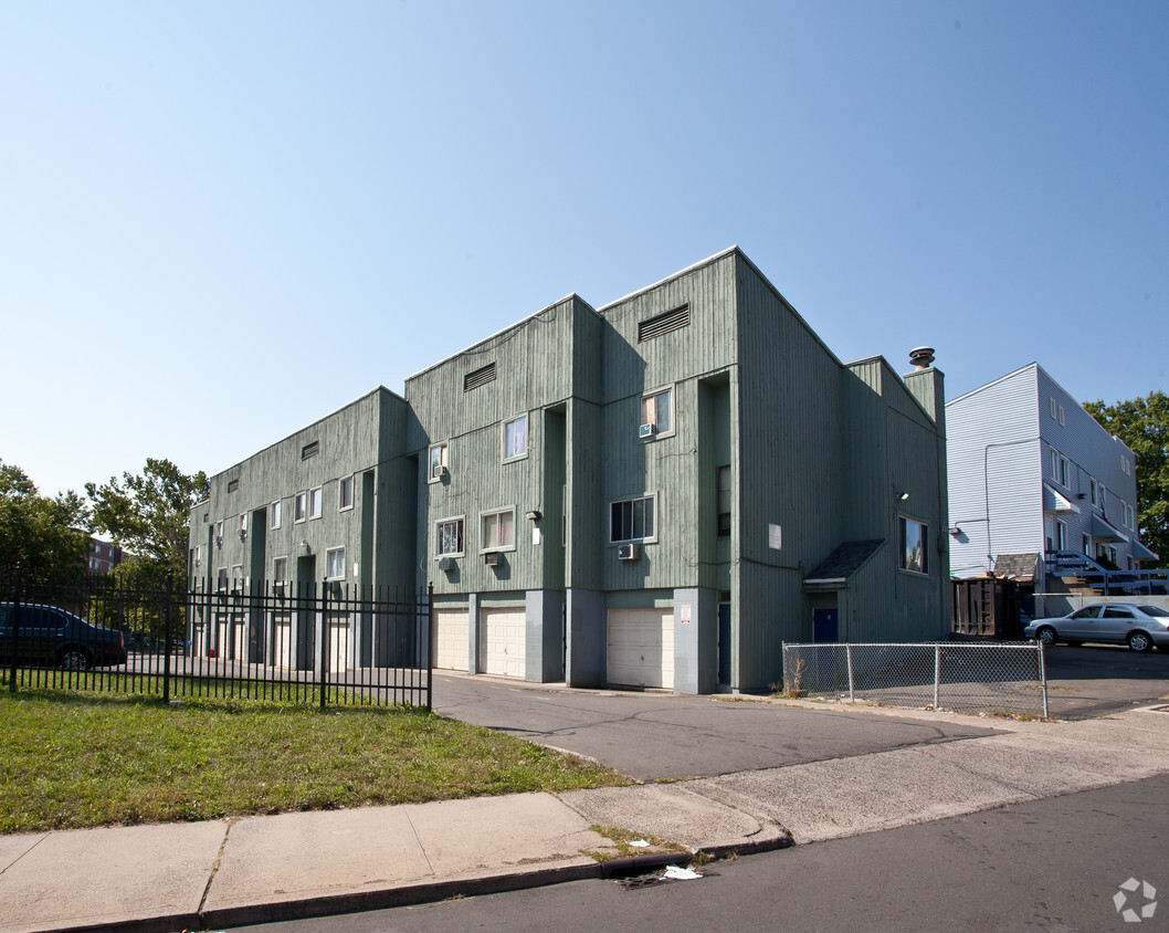 Primary Photo - North Street Townhouses