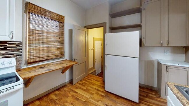 Foto del edificio - 205 3rd Ave NE