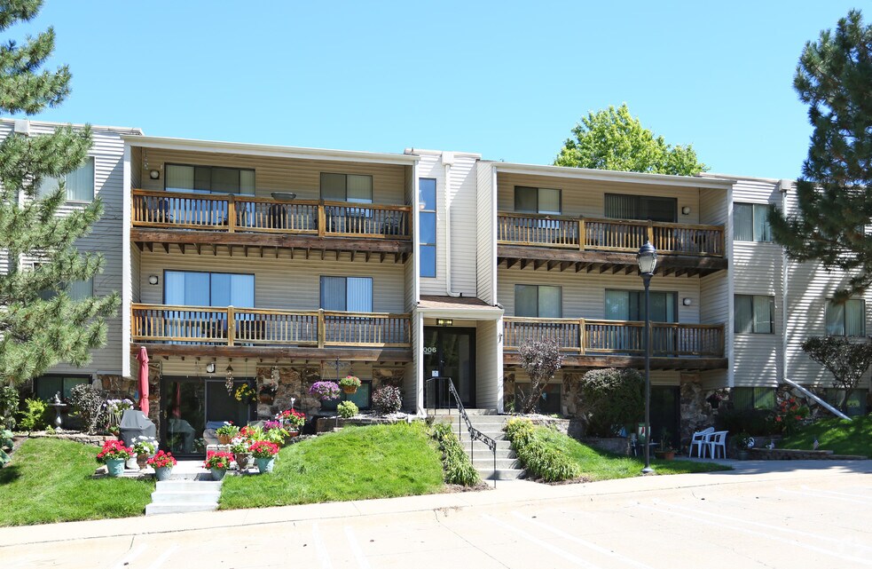 Raintree Apartments Rentals Omaha, NE