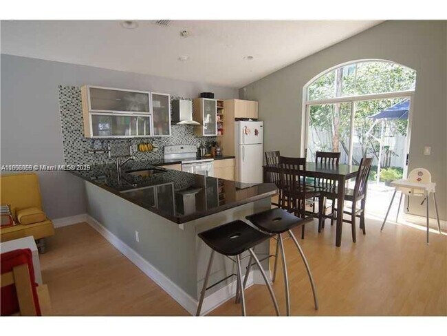 Foto del edificio - 882 Garnet Cir