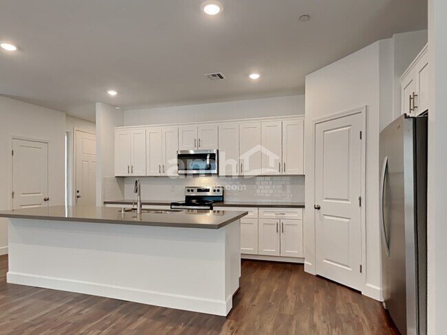 Building Photo - 289 Yasmin Daylily Place