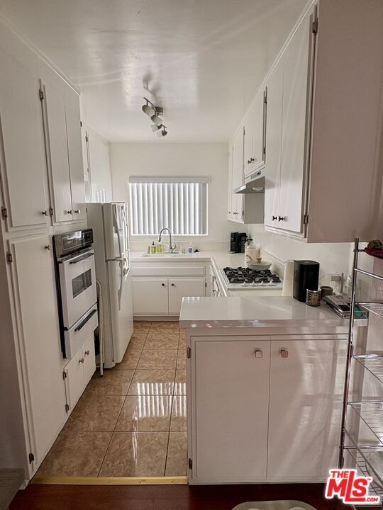 Foto del edificio - 11815 Mayfield Ave