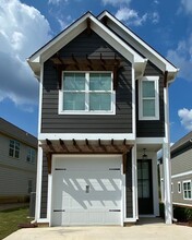 Building Photo - 252 Creek Run Way