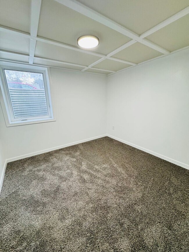 Foto del edificio - 3 bedroom (with bonus room) 1.5 bathroom