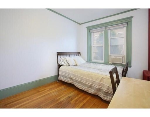 Building Photo - 6 Radcliffe Rd