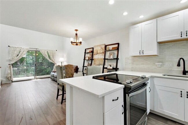 Building Photo - 1135 Barton Hills Dr