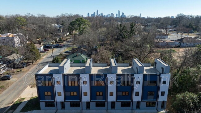 Building Photo - 3527 Avalon Ave