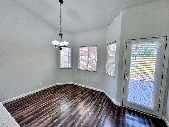 Building Photo - $2,495 International & Chestnut, 3 Bedroom...