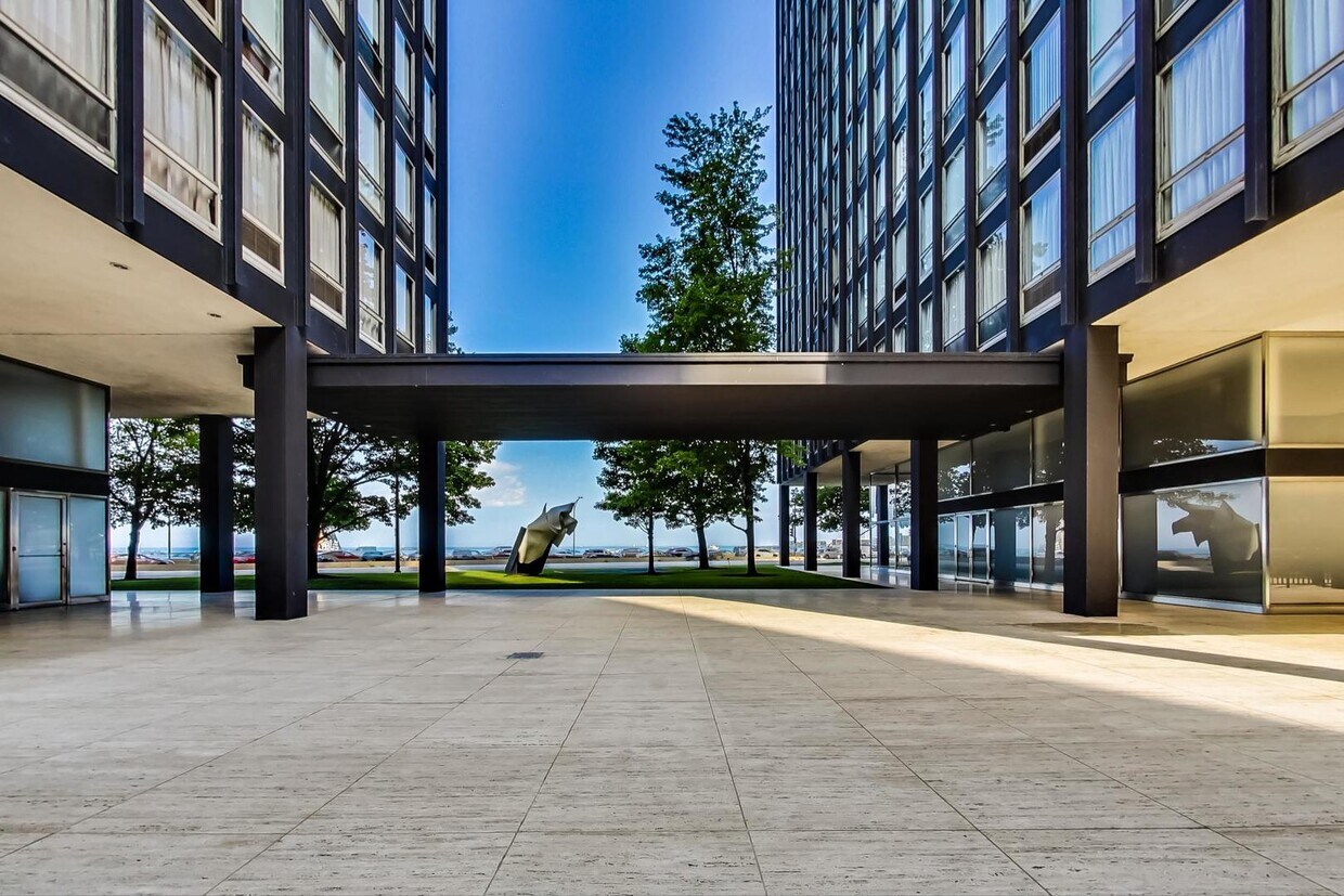 Foto principal - 880 N Lake Shore Dr