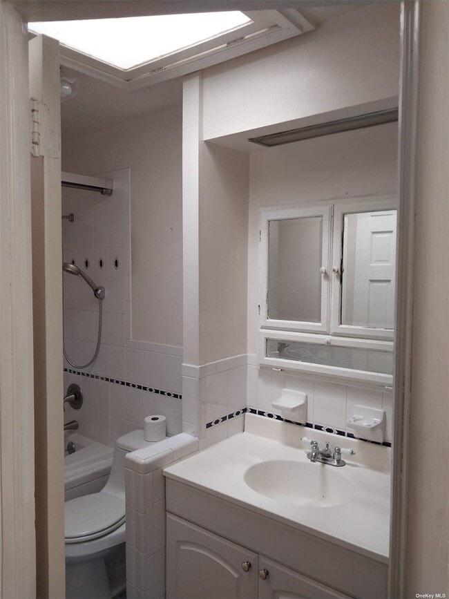 Building Photo - 605 E 59th St